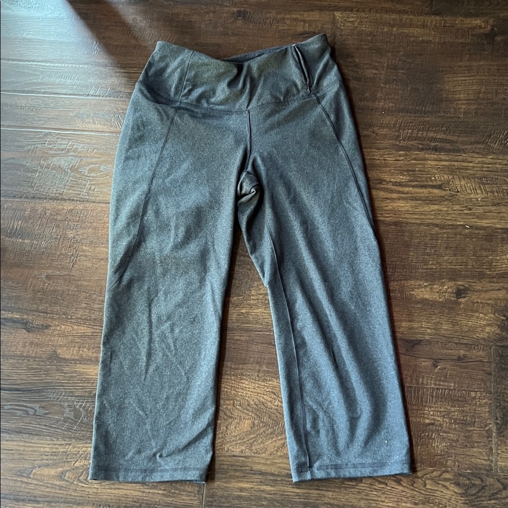 CALIA by Carrie Underwood Gray Cropped Pants